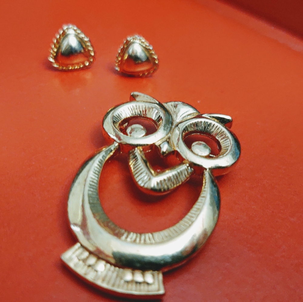Vintage hoot owl brooch and earrings set